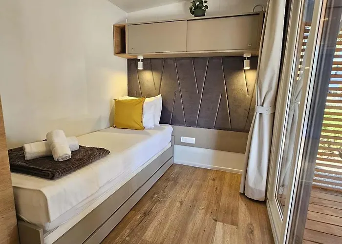 House, Soline, Kamp alanı